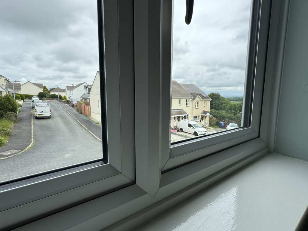 White PVCu Liniar Window